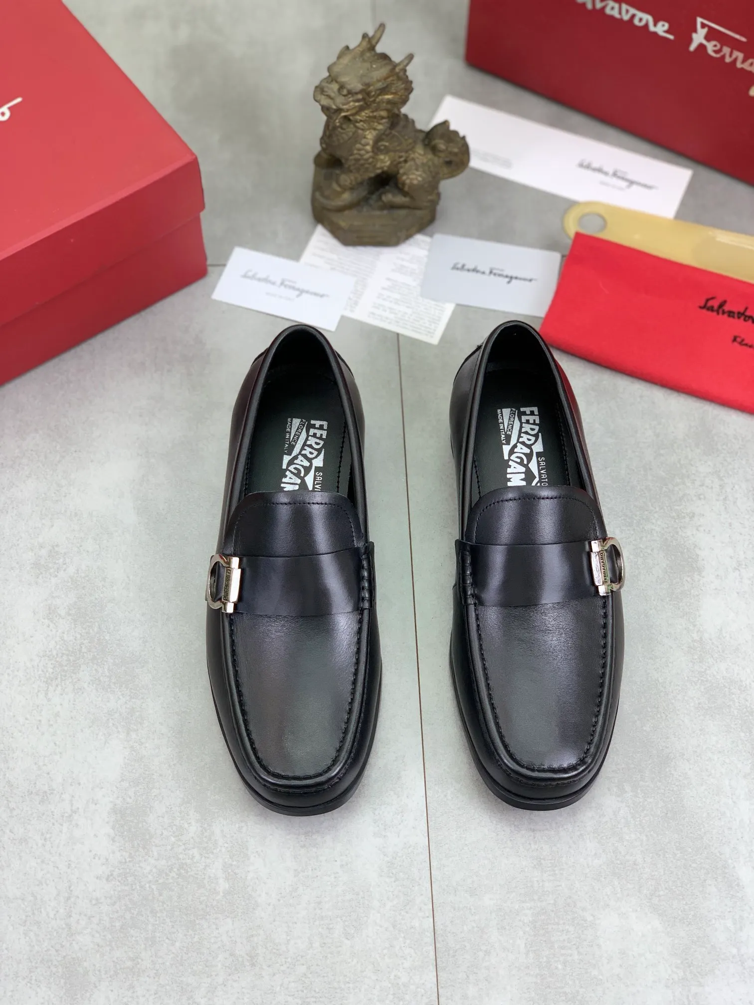 Men's Men's Shoes 💰P460💰[New Style] Water-dyed Niuli 🆘[Salvatore Ferragamo] Ferragamo's latest casual business leather shoes for men! Available at counters simultaneously! The fabric is made of specially imported original calfskin, the lining is made of imported water-dyed cowhide, and the original combination outsole is absolutely luxurious and leads the fashion trend. Matching code: 38-45; 3️⃣ colors available